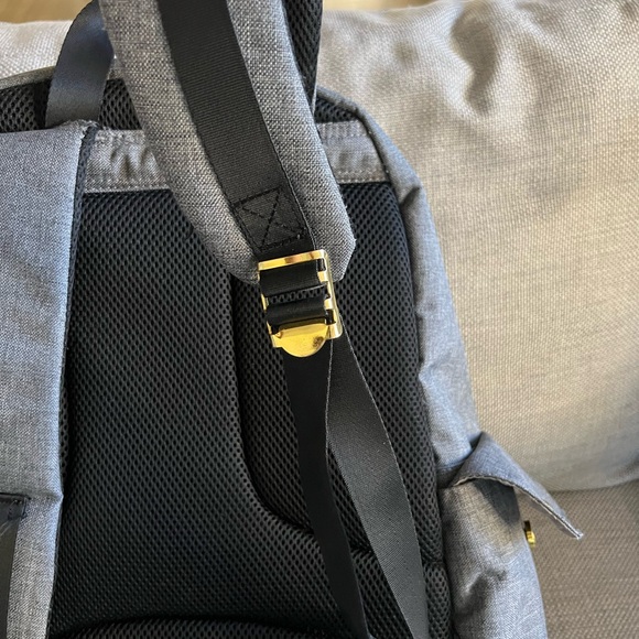 Backpack - Picture 3 of 8